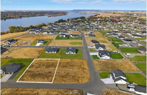 12727 Blackfoot Dr, Pasco, WA 99301
