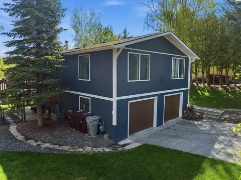 Exterior - 810 SE Sunny Mead, Pullman, WA 99163 photo 4 of 11