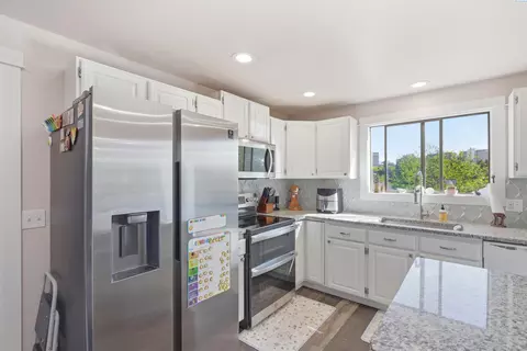 Kitchen - 810 SE Sunny Mead, Pullman, WA 99163 photo 3 of 3