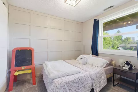 Bedroom - 810 SE Sunny Mead, Pullman, WA 99163 photo 4 of 4