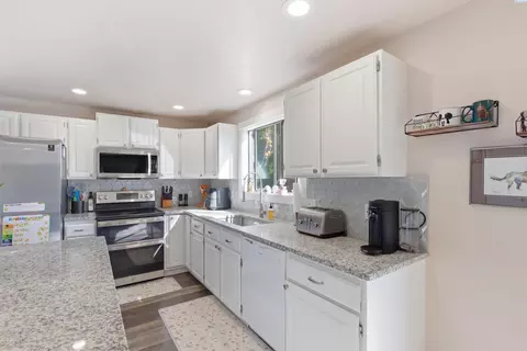 Kitchen - 810 SE Sunny Mead, Pullman, WA 99163 photo 2 of 3