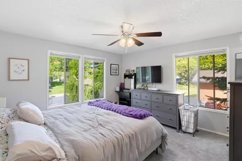 Bedroom - 810 SE Sunny Mead, Pullman, WA 99163 photo 2 of 4