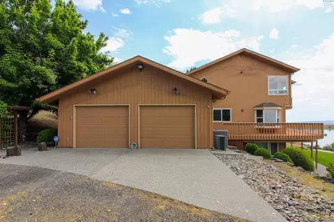 2141 N Columbia River Rd, Pasco, WA 99301