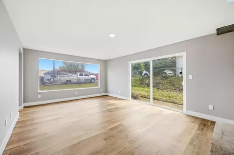 Living - 655 SE Jackson St, Pullman, WA 99163 photo 6 of 6