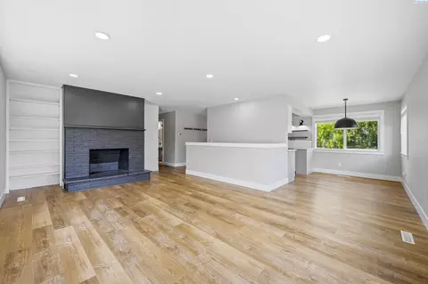 Living - 655 SE Jackson St, Pullman, WA 99163 photo 1 of 6