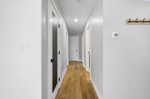Entry Way - 655 SE Jackson St, Pullman, WA 99163 photo 2 of 2