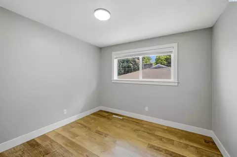 Bedroom - 655 SE Jackson St, Pullman, WA 99163 photo 5 of 6