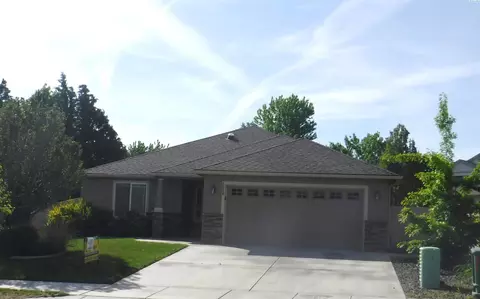 1080 N Montana St, Kennewick, WA 99336