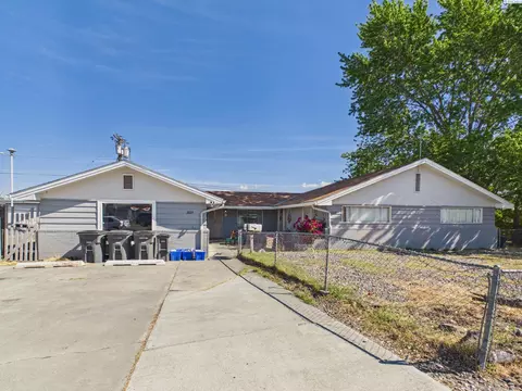 2622 W Clearwater Ave, Kennewick, WA 99336