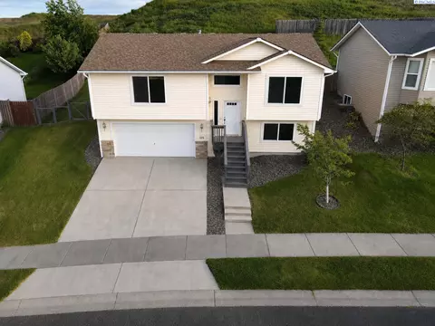 1255 SW Latour Peak, Pullman, WA 99163