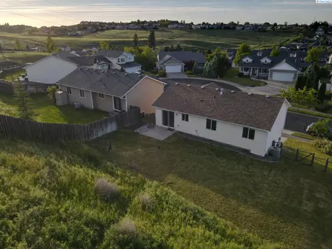 1255 SW Latour Peak, Pullman, WA 99163 photo 2