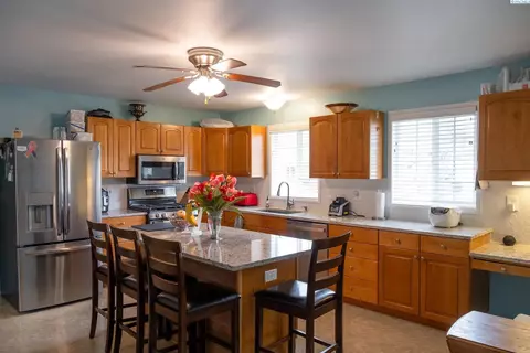 604 SE Mockingbird, College Place, WA 99324