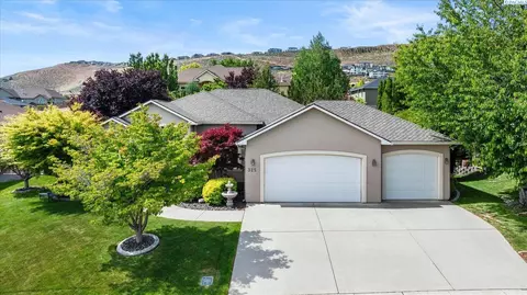 325 Falconridge St, Richland, WA 99352