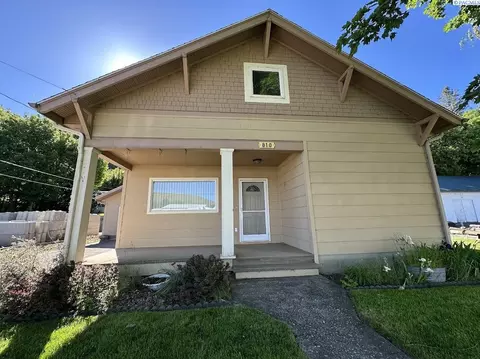 810 N Clay St, Colfax, WA 99111