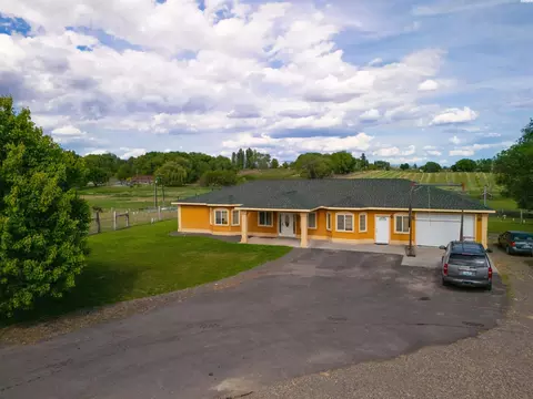 1811 Beam Rd, Granger, WA 98932