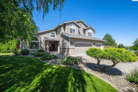 1712 S Arthur St, Kennewick, WA 99338