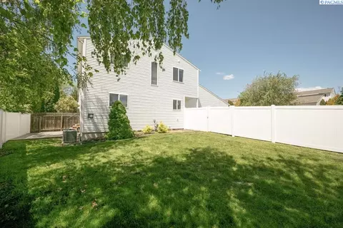 Exterior - 223 NW Clay Ct, Pullman, WA 99163 photo 6 of 7