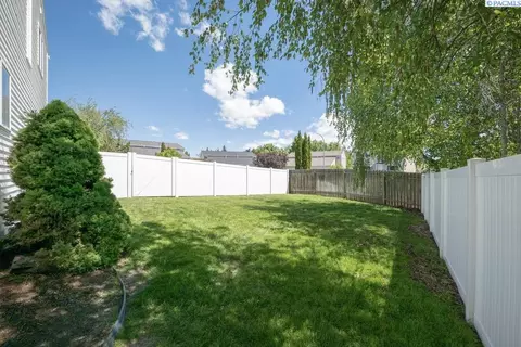 Exterior - 223 NW Clay Ct, Pullman, WA 99163 photo 5 of 7