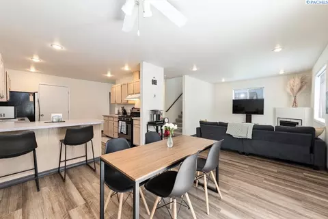 Dining - 223 NW Clay Ct, Pullman, WA 99163 photo 1 of 2