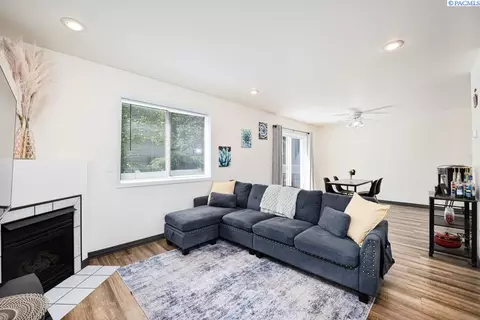 Living - 223 NW Clay Ct, Pullman, WA 99163 photo 1 of 1