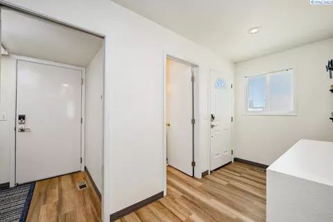 Entry Way - 223 NW Clay Ct, Pullman, WA 99163 photo 1 of 1