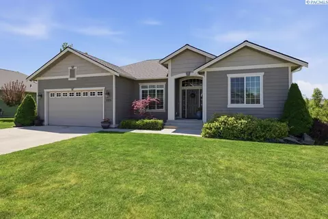 Exterior - 2325 NW Valley View Dr, Pullman, WA 99163 photo 2 of 9