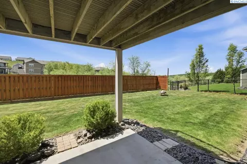 Exterior - 2325 NW Valley View Dr, Pullman, WA 99163 photo 7 of 9
