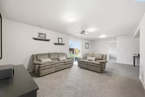 Living - 2325 NW Valley View Dr, Pullman, WA 99163 photo 1 of 1