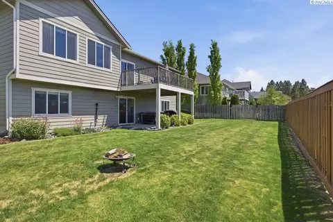 Exterior - 2325 NW Valley View Dr, Pullman, WA 99163 photo 8 of 9