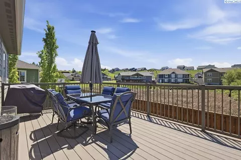 Exterior - 2325 NW Valley View Dr, Pullman, WA 99163 photo 4 of 9