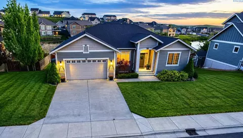 2325 NW Valley View Dr, Pullman, WA 99163