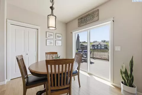 Dining - 2325 NW Valley View Dr, Pullman, WA 99163 photo 4 of 4