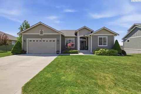 Exterior - 2325 NW Valley View Dr, Pullman, WA 99163 photo 3 of 9
