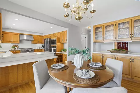 Dining - 4114 Riverhaven St, Pasco, WA 99301 photo 2 of 4