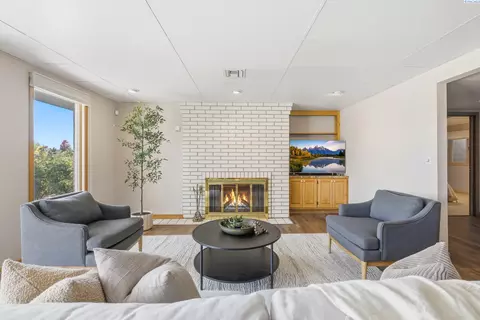 Living - 4114 Riverhaven St, Pasco, WA 99301 photo 7 of 8
