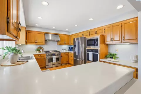 Kitchen - 4114 Riverhaven St, Pasco, WA 99301 photo 2 of 3