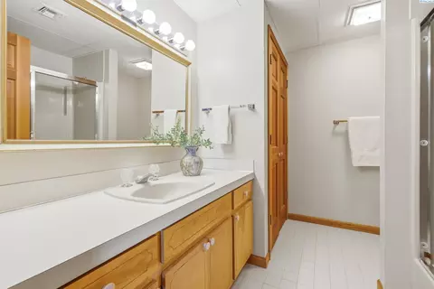 Bath - 4114 Riverhaven St, Pasco, WA 99301 photo 3 of 3