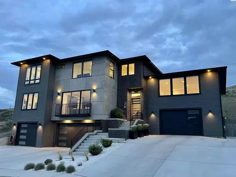 5001 Hershey Ln, West Richland, WA 99353