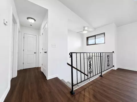 Entry Way - 376 NW Dillon St, Pullman, WA 99163 photo 1 of 2