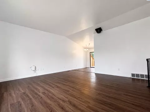 Living - 376 NW Dillon St, Pullman, WA 99163 photo 2 of 3