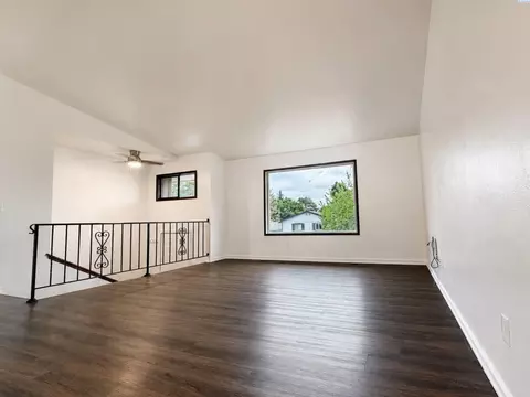 Living - 376 NW Dillon St, Pullman, WA 99163 photo 1 of 3