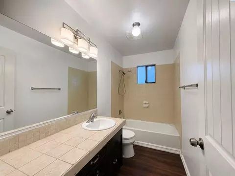 Bath - 376 NW Dillon St, Pullman, WA 99163 photo 1 of 2