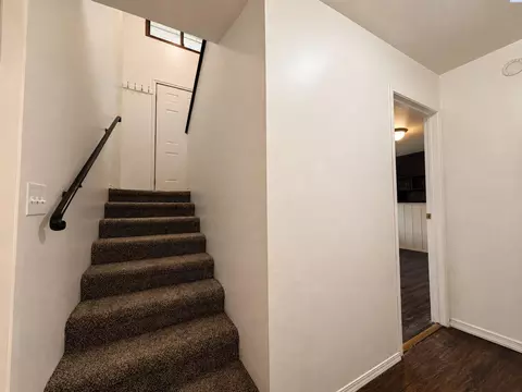 Entry Way - 376 NW Dillon St, Pullman, WA 99163 photo 2 of 2