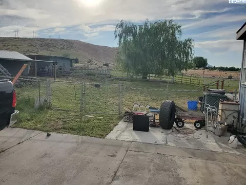 43808 E Mountain Pl, Benton City, WA 99320