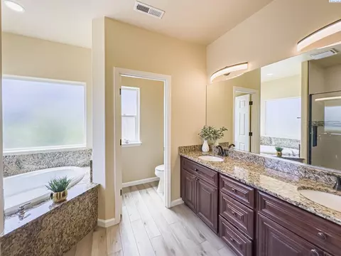 Bath - 4807 Adobe Dr, Pasco, WA 99301 photo 3 of 7