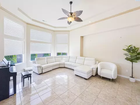 Living - 4807 Adobe Dr, Pasco, WA 99301 photo 2 of 2