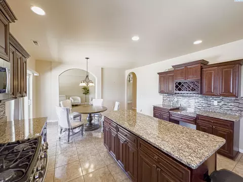 Kitchen - 4807 Adobe Dr, Pasco, WA 99301 photo 3 of 4