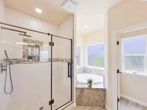 Bath - 4807 Adobe Dr, Pasco, WA 99301 photo 1 of 7