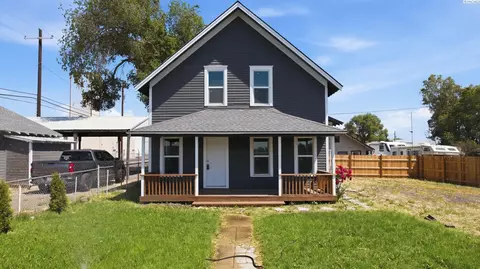 503 Grandridge Ave, Grandview, WA 98930