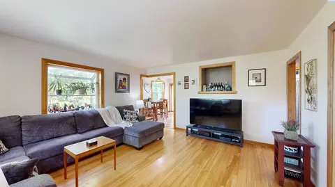 Living - 515 SW Walnut St, Pullman, WA 99163 photo 3 of 3
